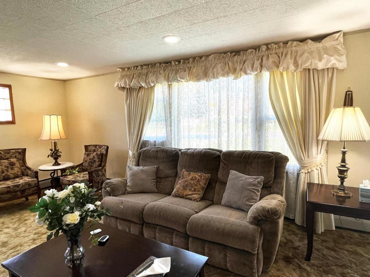 Entire Home In Buffalo - 6 Guests 3 Bedroom 1 Bath - Convenient Location - 25Min To Niagara Falls エクステリア 写真