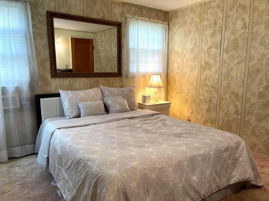 Entire Home In Buffalo - 6 Guests 3 Bedroom 1 Bath - Convenient Location - 25Min To Niagara Falls エクステリア 写真